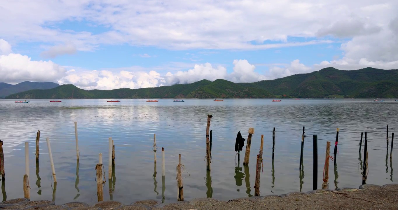 旅游景区：丽江泸沽湖风光与游船视频素材