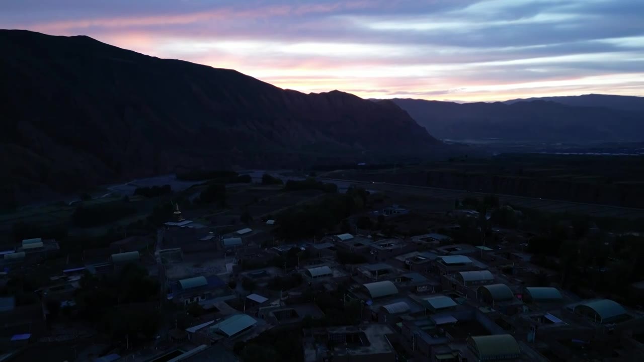 浪加村日落夜景视频素材画面1