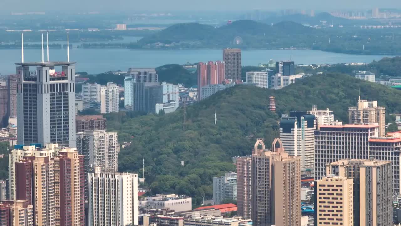 武汉夏日城市地标和天际线风光视频素材