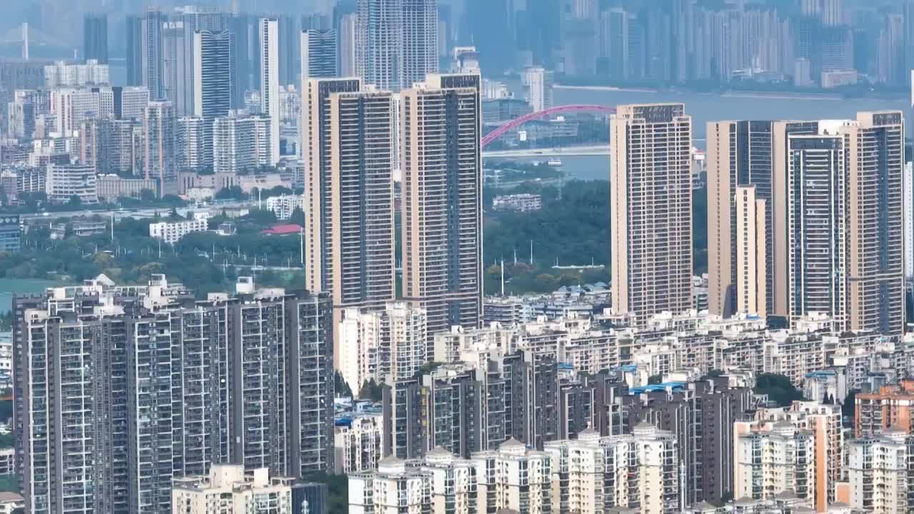 武汉夏日城市地标和天际线风光视频素材