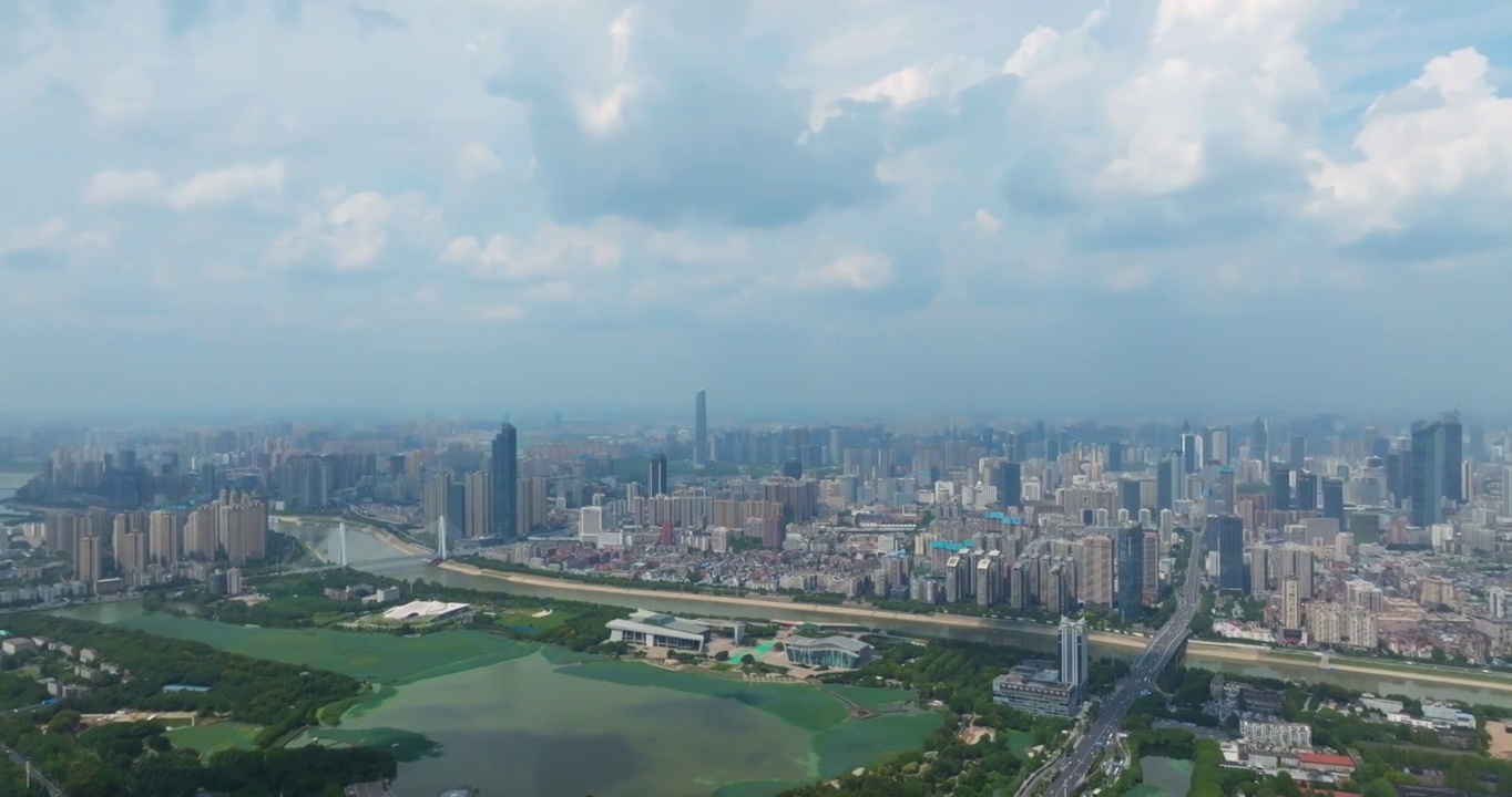 武汉夏日城市地标和天际线风光视频素材