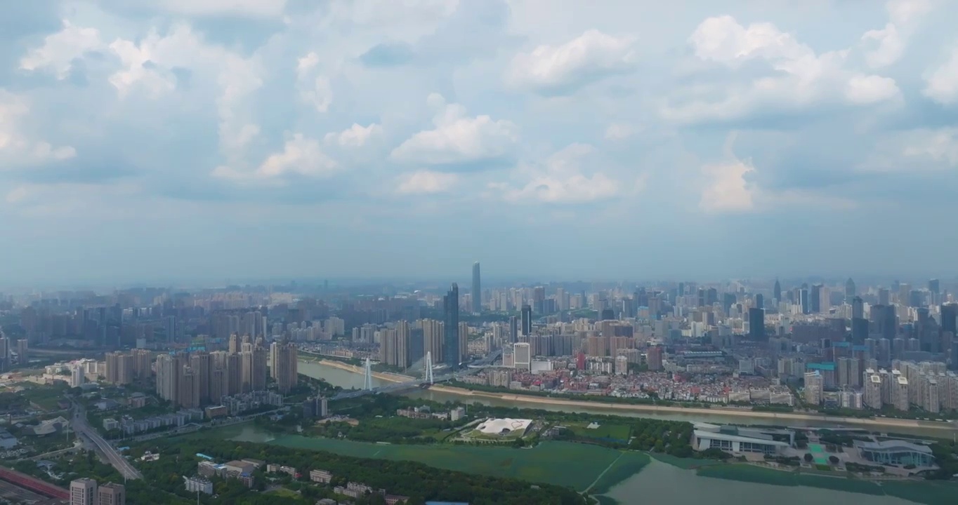 武汉夏日城市地标和天际线风光视频素材