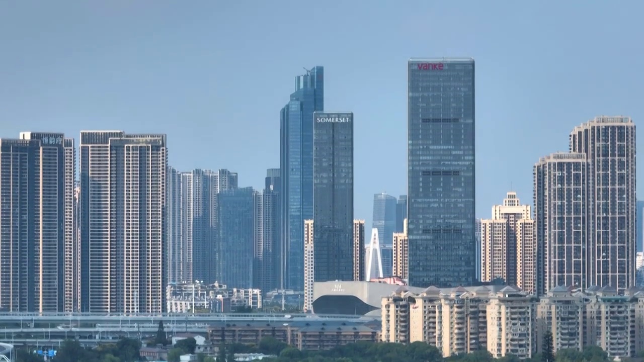 武汉夏日城市地标和天际线风光视频素材