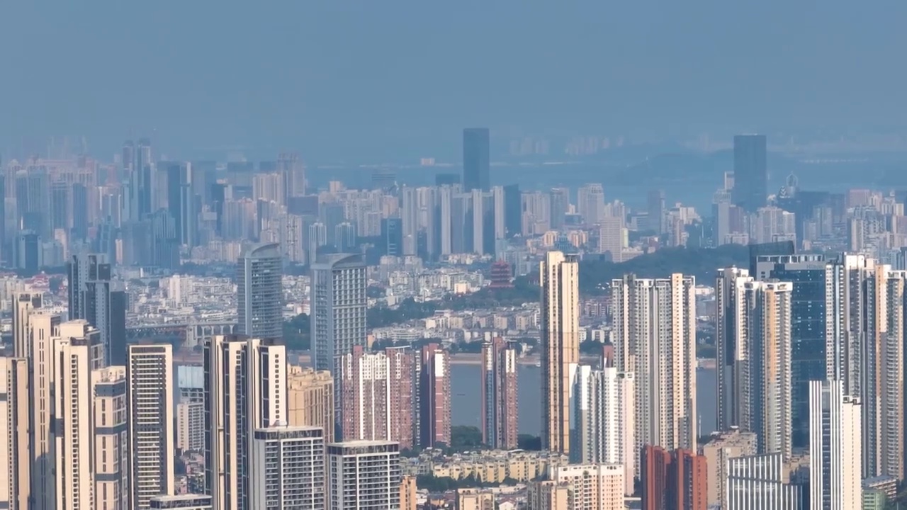 武汉夏日城市地标和天际线风光视频素材