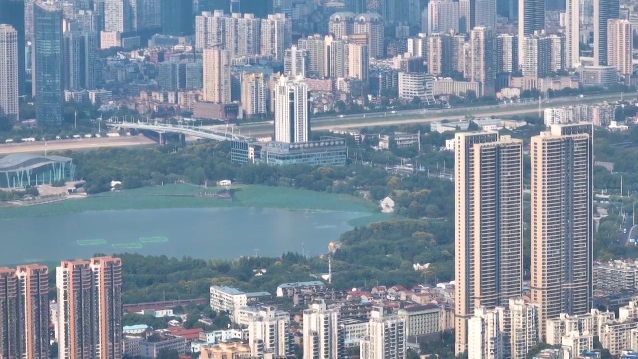 武汉夏日城市地标和天际线风光视频素材