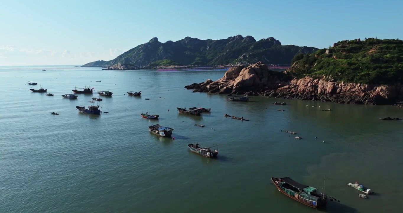 大海 海滩 岛 海浪 渔船 风景视频素材