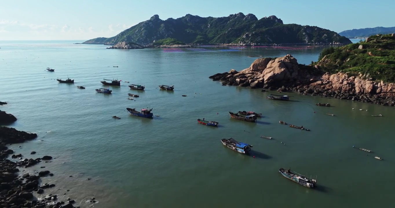 大海 海滩 岛 海浪 渔船 风景视频素材