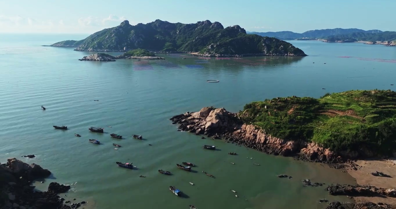 大海 海滩 岛 海浪 渔船 风景视频素材