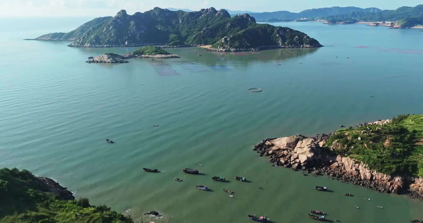 大海 海滩 岛 海浪 渔船 风景视频素材