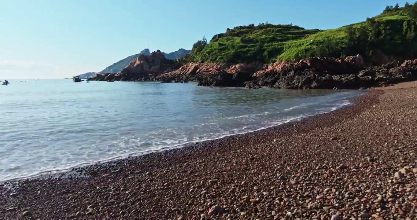 大海 海滩 岛 海浪 渔船 风景视频素材