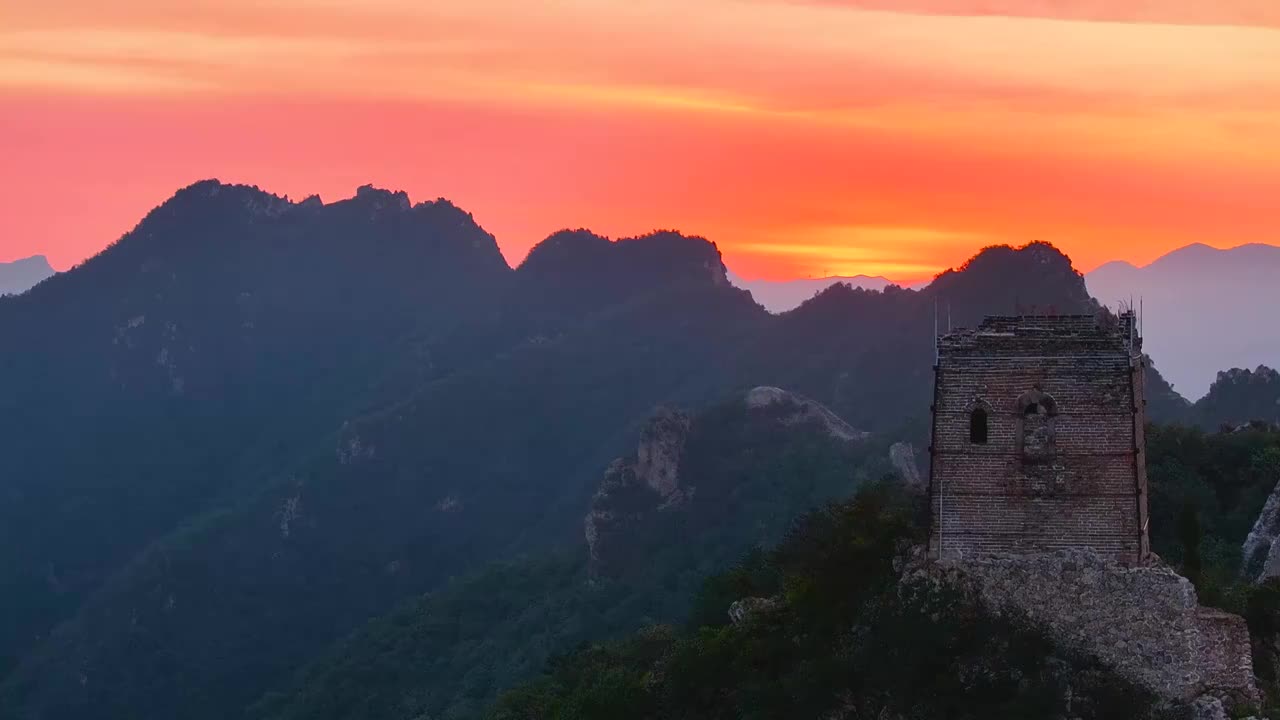 航拍北京司马台长城望京楼朝霞风光视频素材