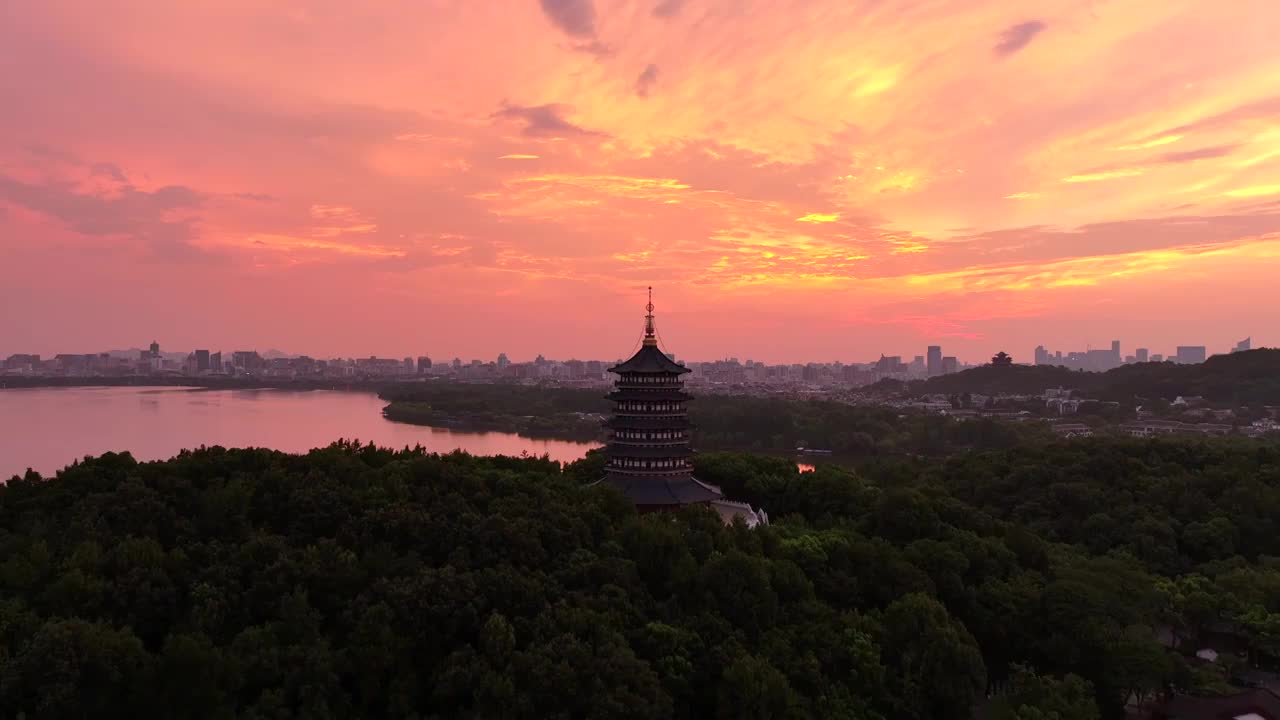 杭州西湖日出雷峰塔朝霞暖色调视频素材