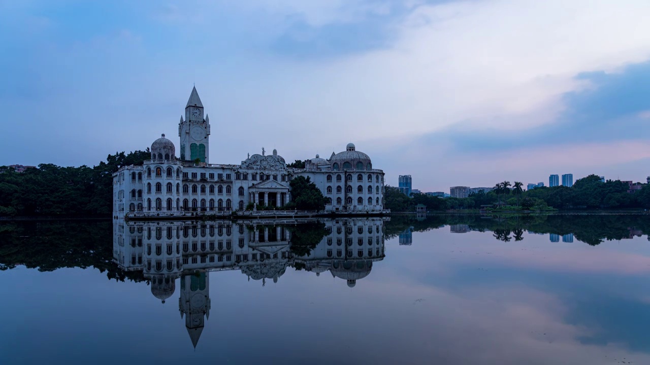 中国广州流花湖公园欧式古堡建筑黄昏延时摄影视频素材