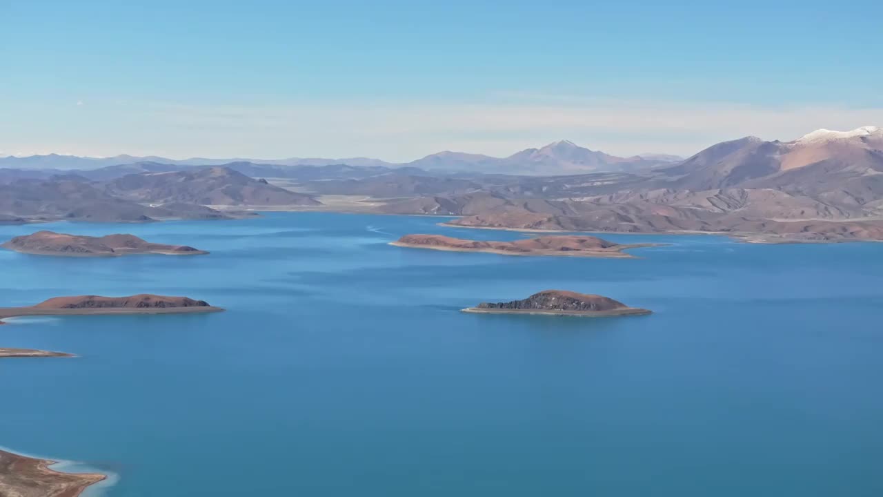 航拍西藏鬼湖拉昂措白昼风光视频素材