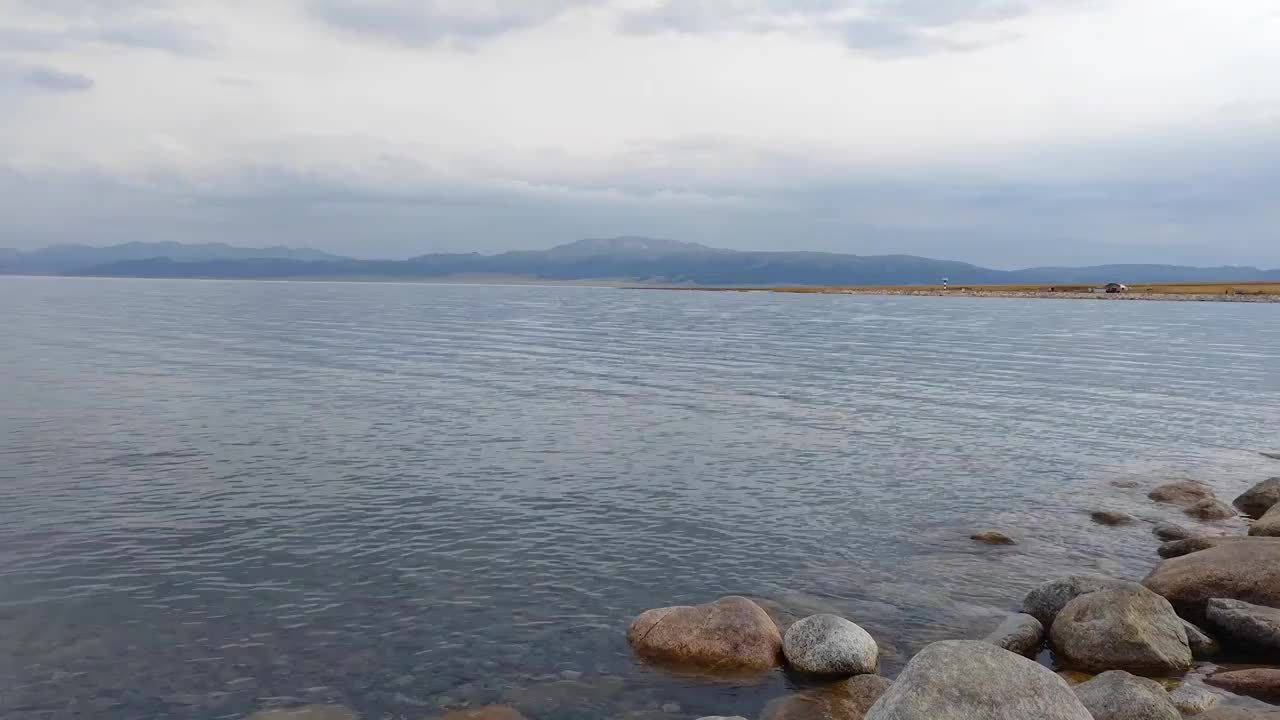 赛里木湖湖水风景视频素材