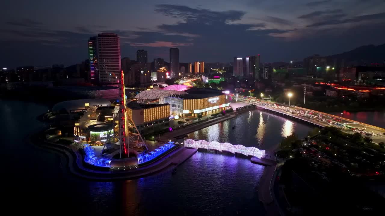 航拍青岛琴岛之眼的夜景视频素材