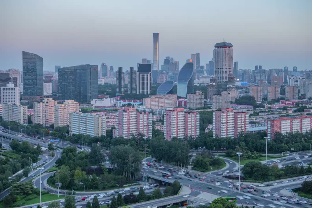 北京地标建筑亮灯和桥梁车流日转夜延时视频素材