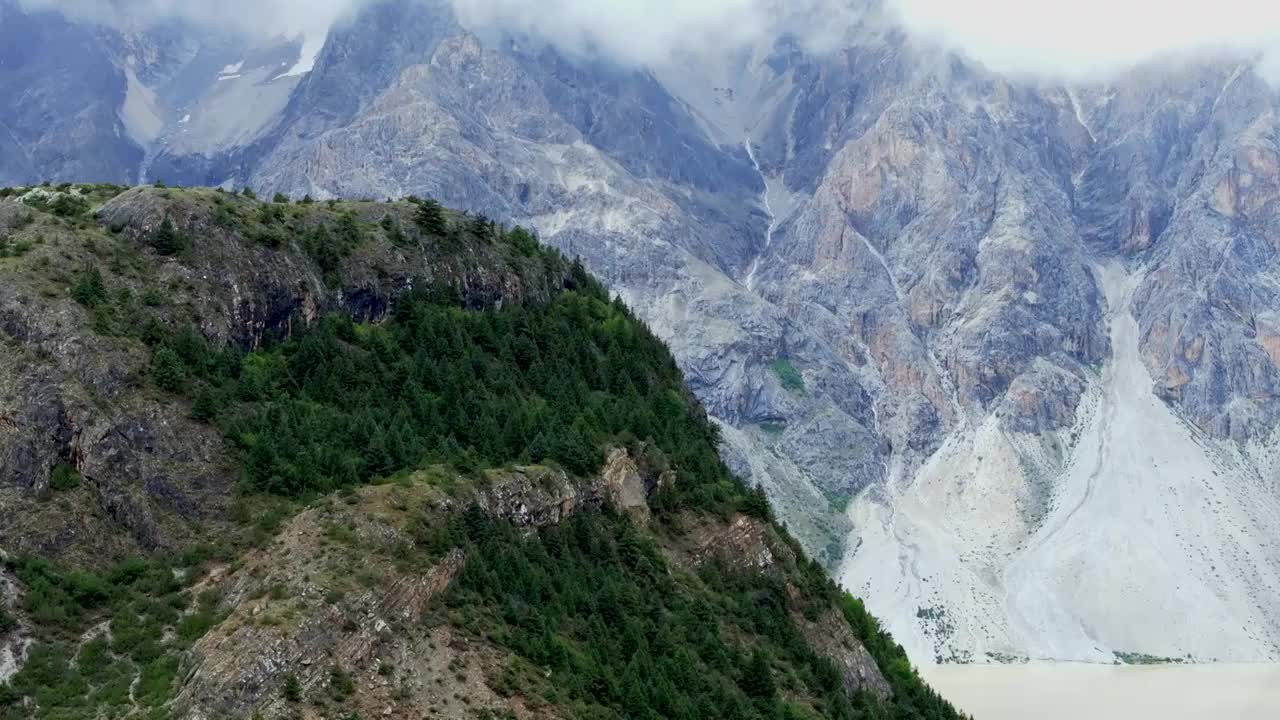 航拍西藏然乌湖白昼光影风光视频素材