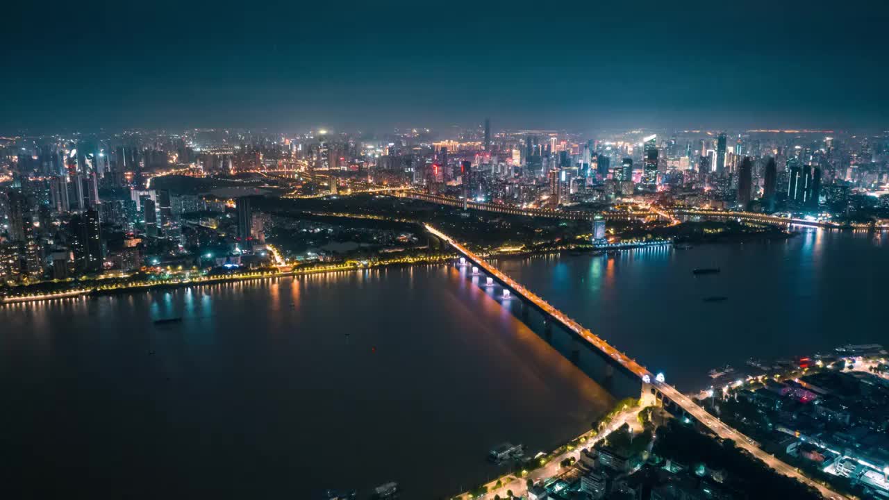 湖北武汉长江大桥夜景航拍城市天际线视频素材