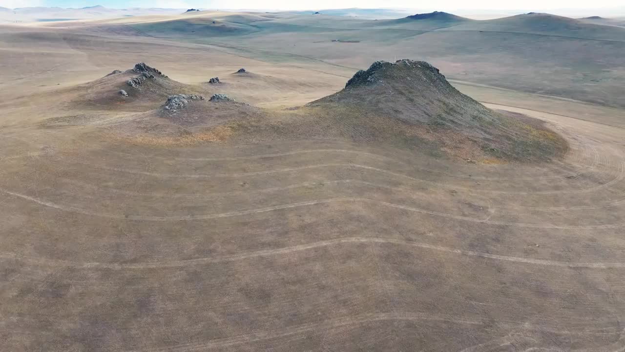 呼伦贝尔草原黑石山航拍4K大气风景视频素材