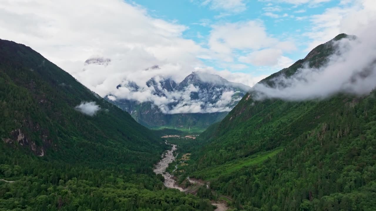 航拍林芝波密雪山森林白昼风光视频素材画面1