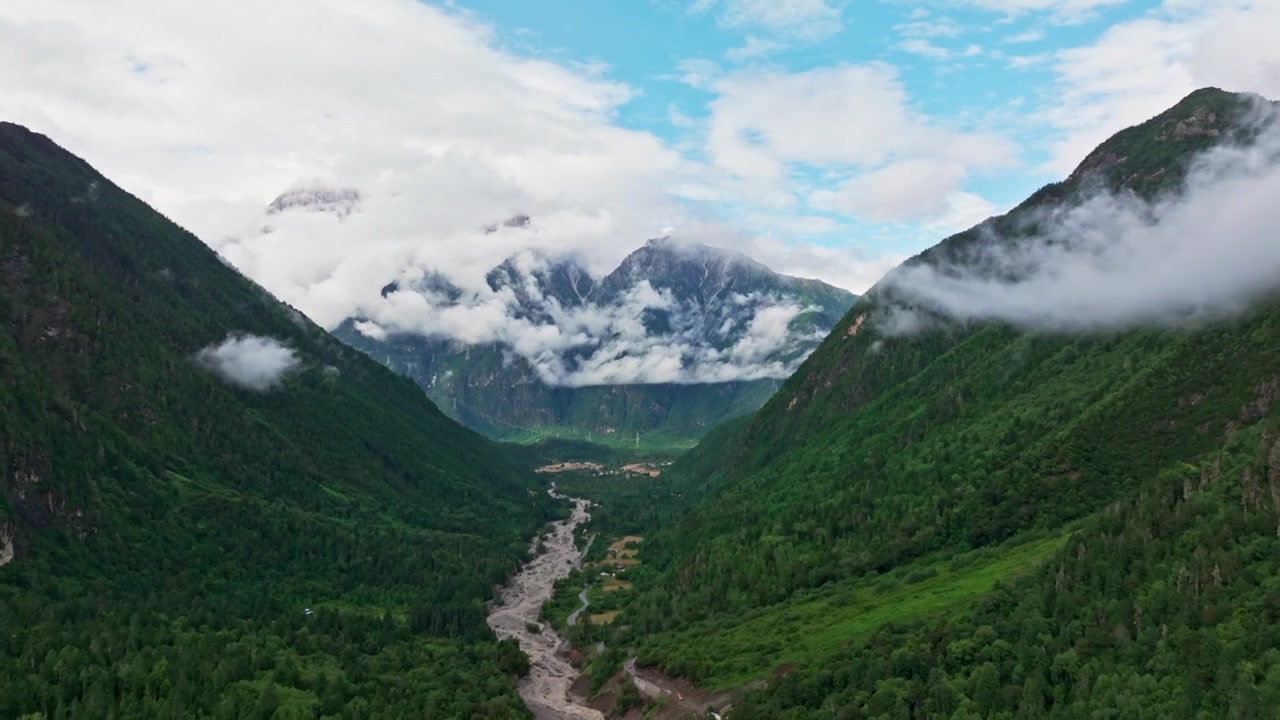 航拍林芝波密雪山森林白昼风光视频素材画面3