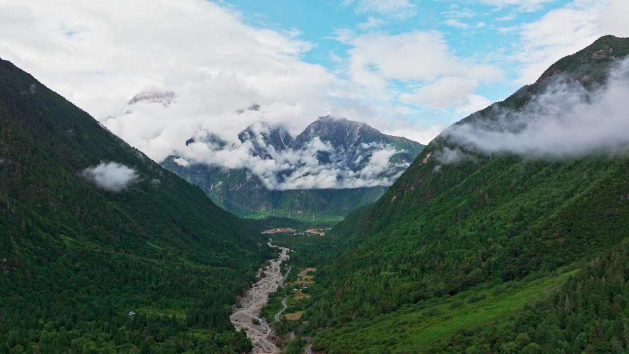 航拍林芝波密雪山森林白昼风光视频素材画面4