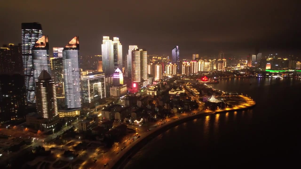 山东青岛浮山湾城市天际线夜景风光航拍视频素材