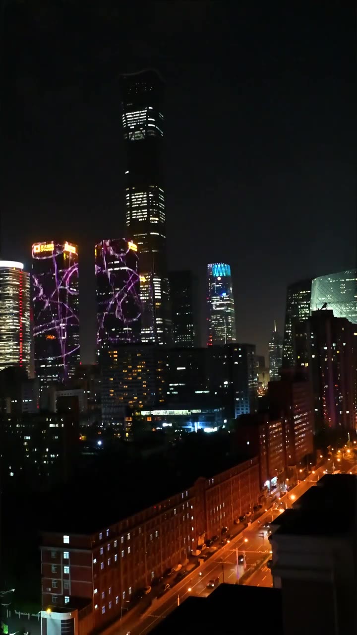 北京国贸CBD节日期间的灯光夜景竖屏视频素材