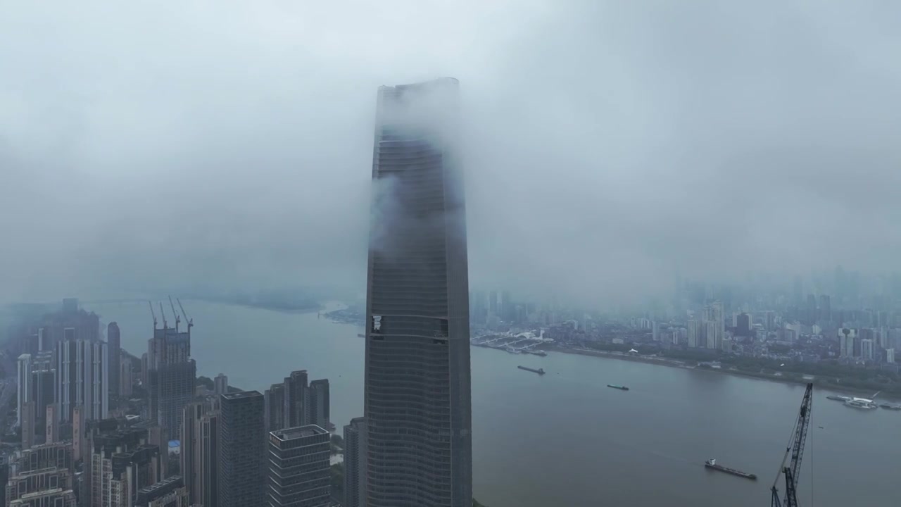 航拍雨后云雾缭绕的湖北武汉绿地中心大厦视频素材