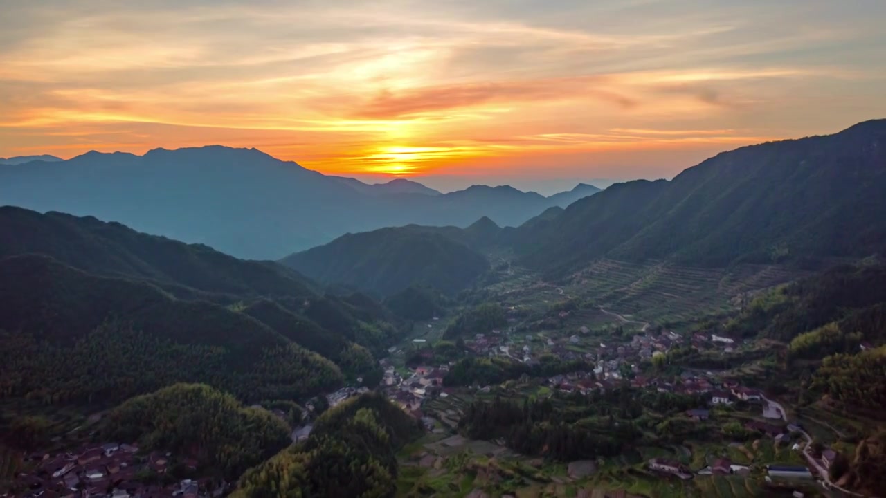 龙南乡梯田夕阳航拍视频素材