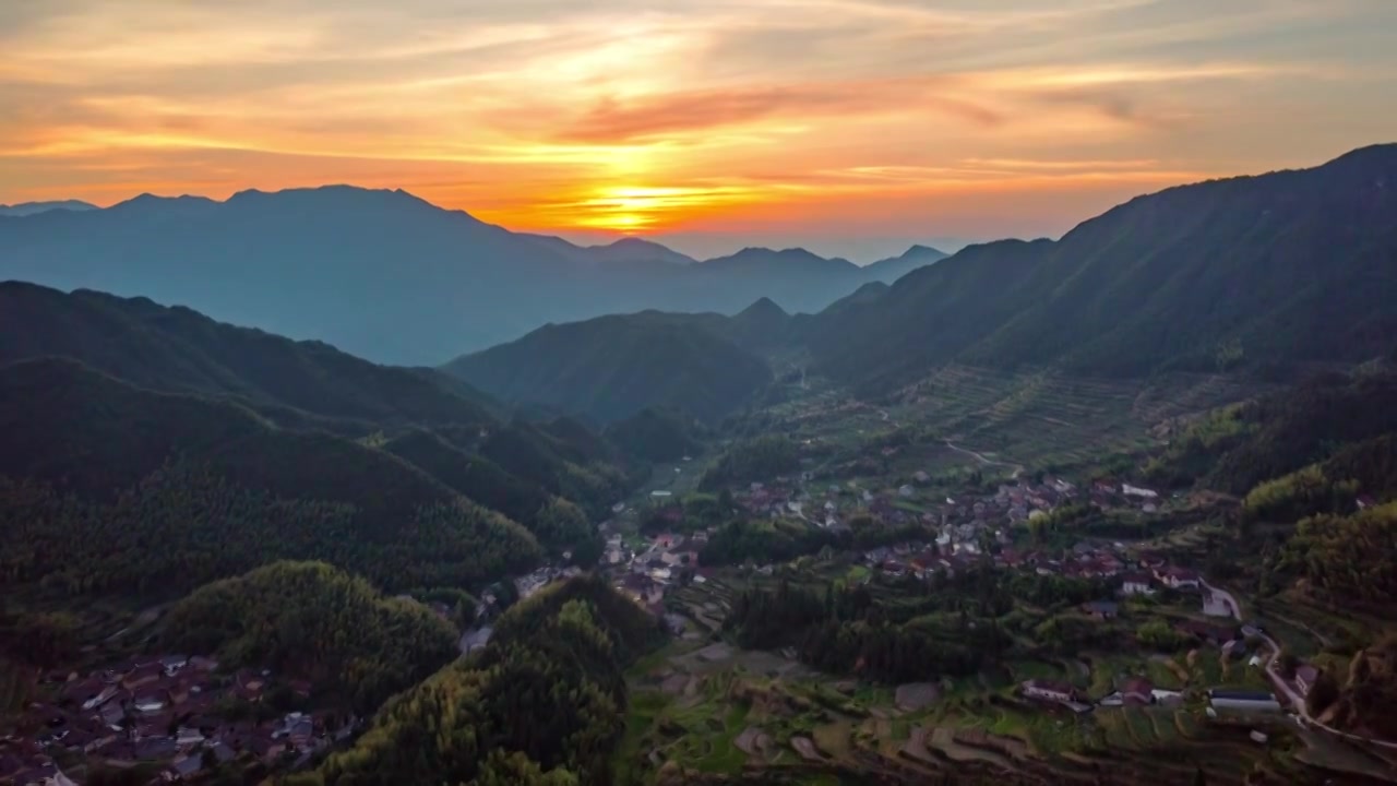 龙南乡梯田夕阳航拍视频素材