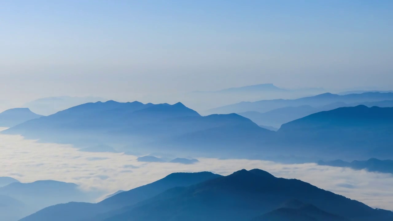 湖北襄阳横冲景区日出云海延时水墨画视频素材