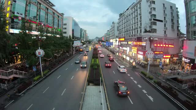 夜幕下的城市道路和车流视频素材