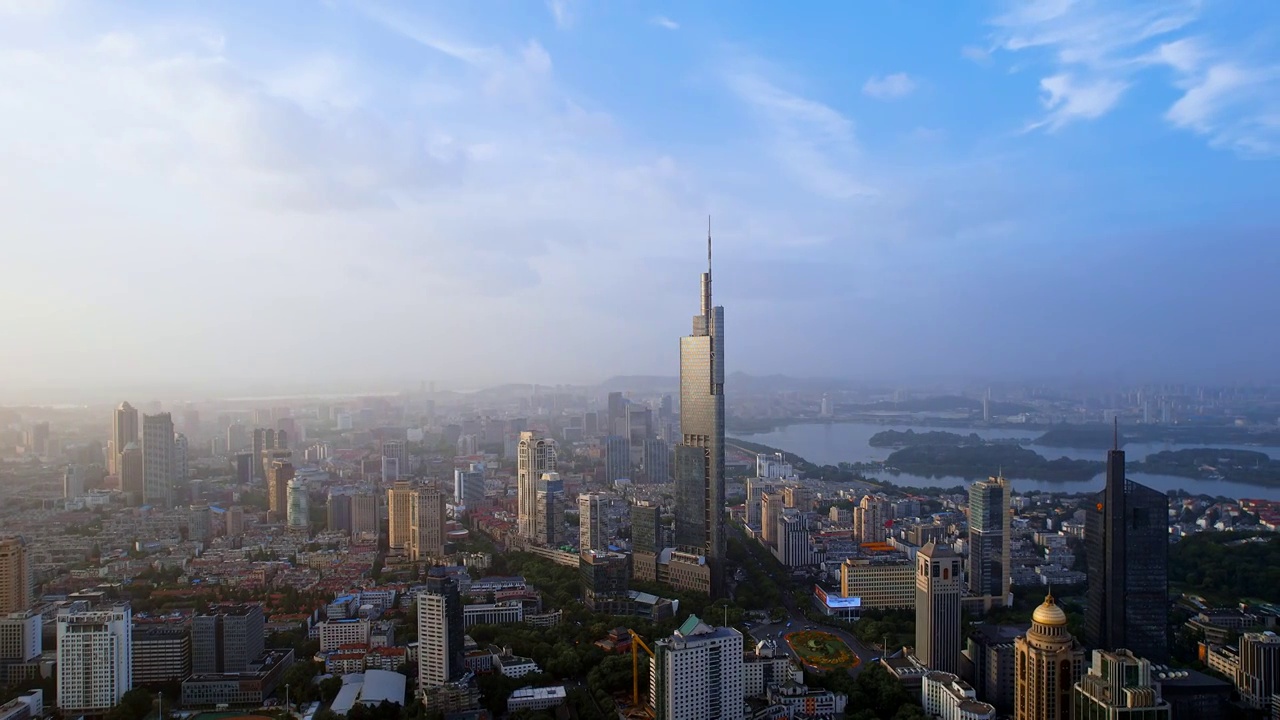 中国江苏南京紫峰大厦城市天际线黄昏风光视频素材