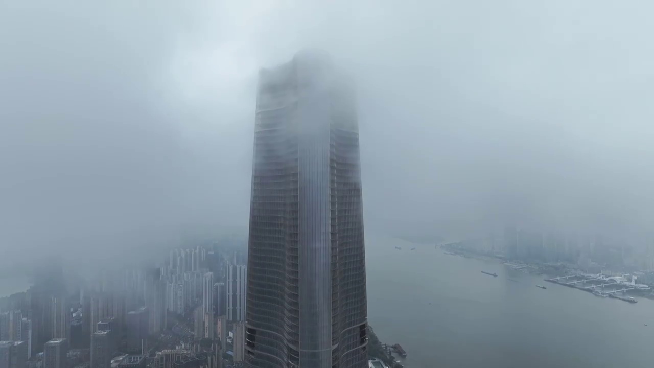 航拍雨后云雾缭绕的湖北武汉绿地中心大厦视频素材