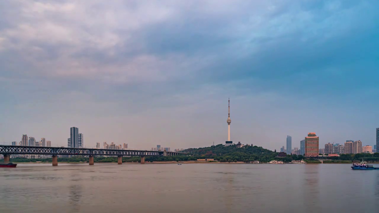 湖北武汉龟山电视塔长江城市风景延时摄影视频素材