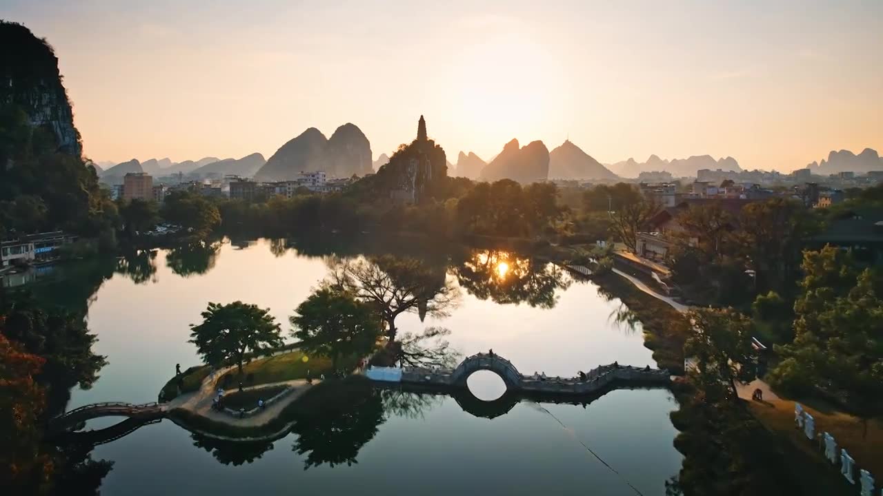 桂林塔山公园日落视频素材画面1