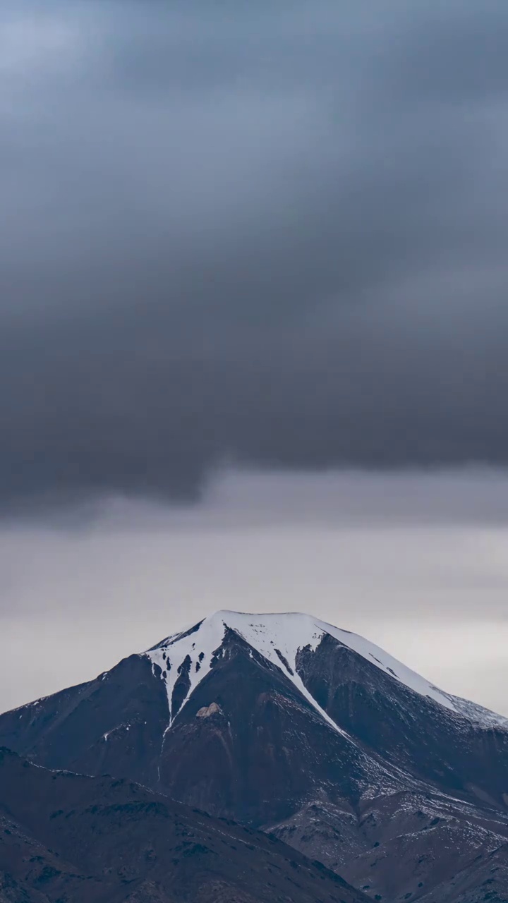 阿里216国道无人区雪山白昼延迟视频素材