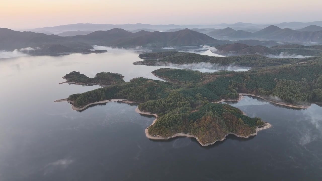 大连庄河英那河水库英那河大桥秋冬季日出晨雾视频素材