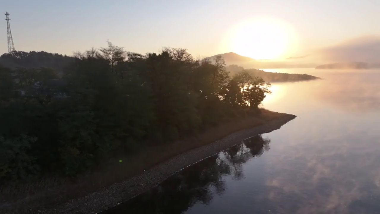 大连庄河英那河水库英那河大桥秋冬季日出晨雾视频素材