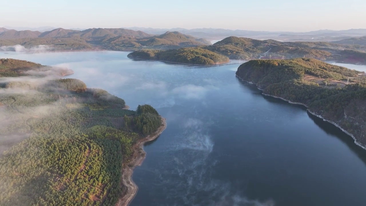 大连庄河英那河水库英那河大桥秋冬季日出晨雾视频素材