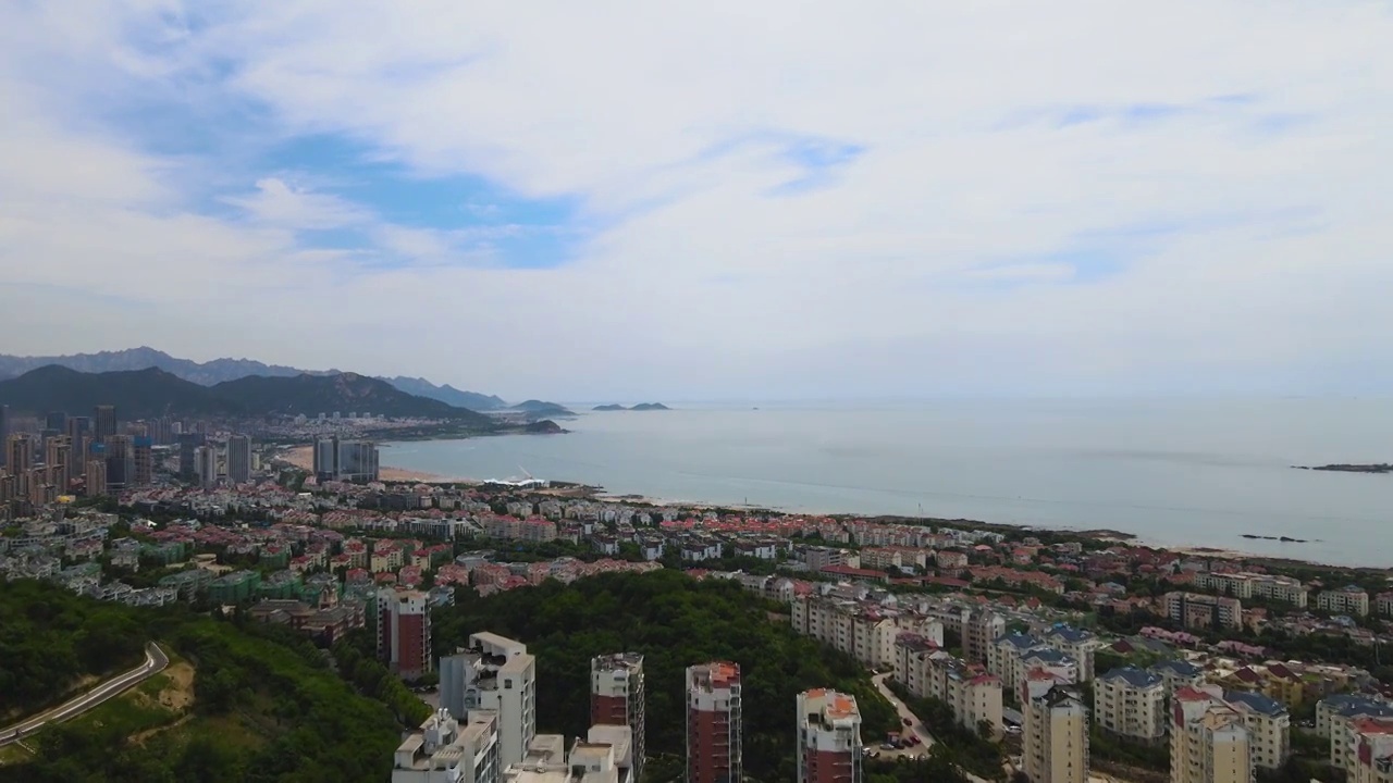 航拍崂山区海滨城区风光视频素材