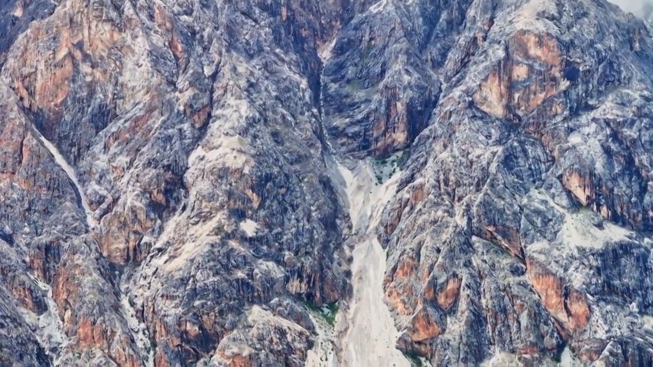 航拍西藏然乌湖雪山山体白昼光影风光视频素材