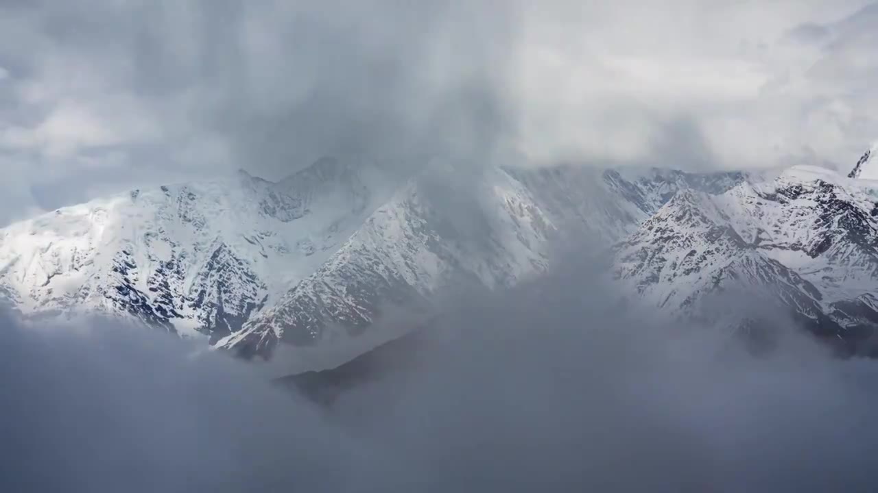 四川川西贡嘎雪山云雾延时视频素材