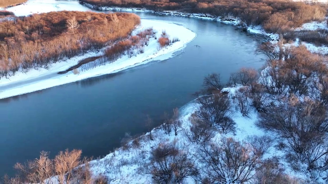 航拍呼伦贝尔海拉尔河湿地雪景视频素材