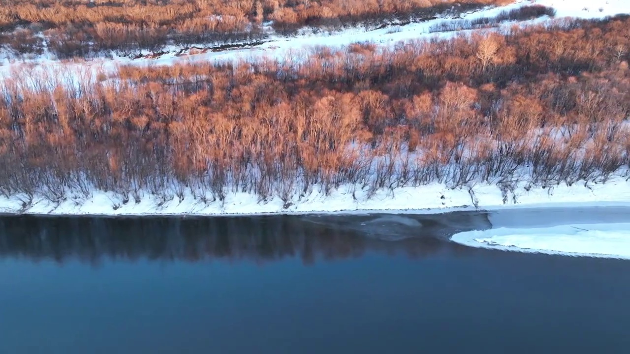 航拍呼伦贝尔海拉尔河湿地雪景视频素材