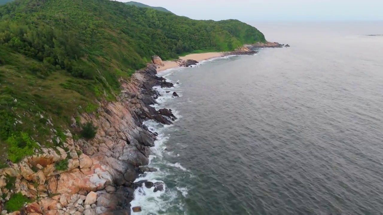 航拍广东阳江海陵岛海岸线风光视频素材