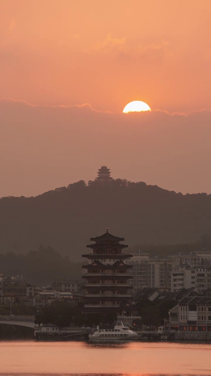 广东省惠州市挂榜阁与合江楼的日落视频素材