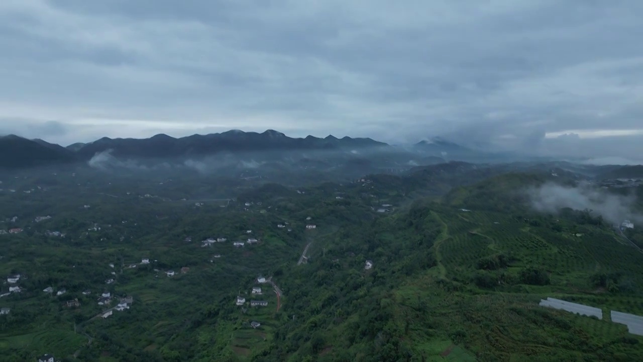 五宝山脉航拍视频素材画面4